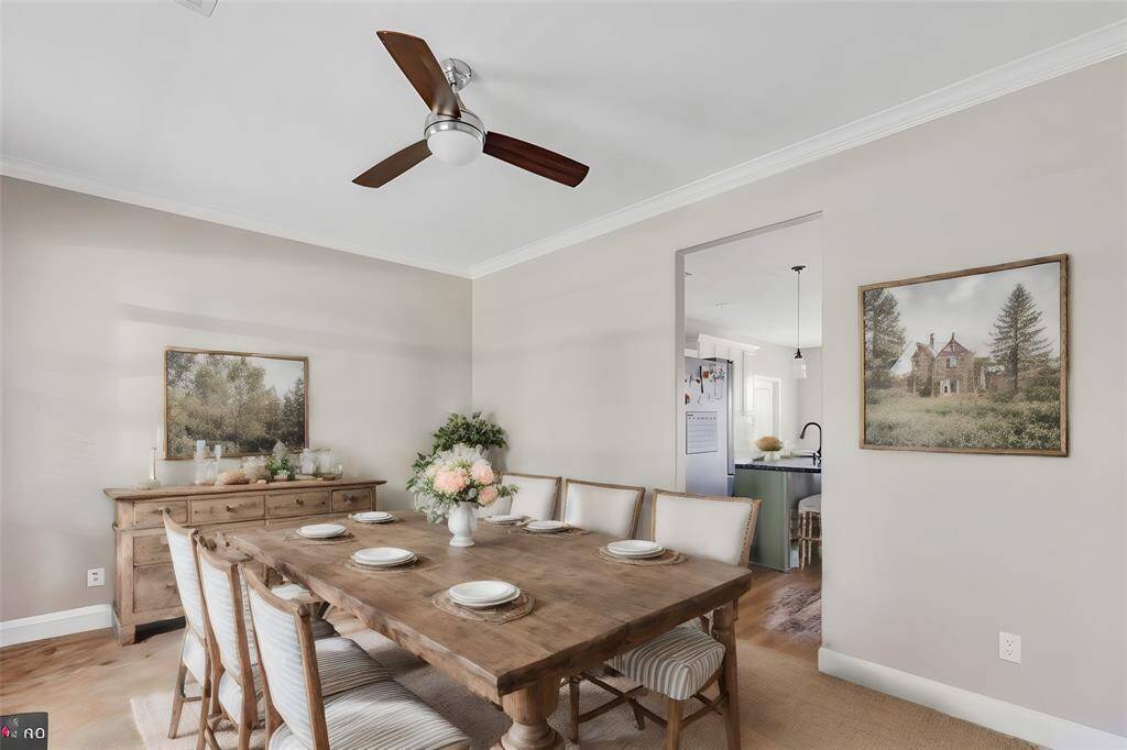 Formal dining space which can also be used as a office