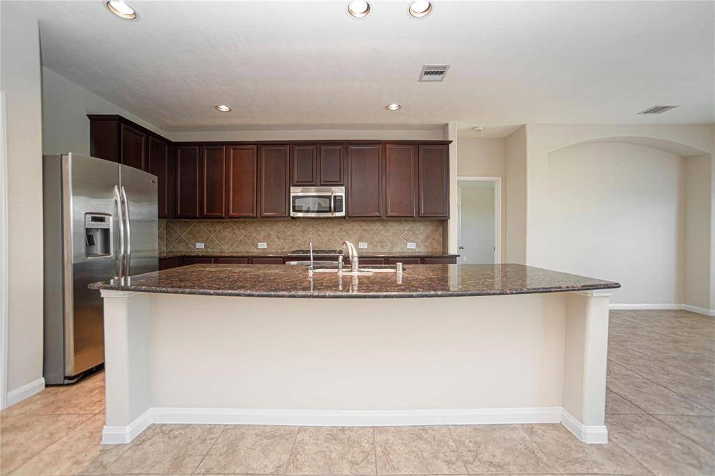 Island has nice breakfast bar for hanging out or kids lunch