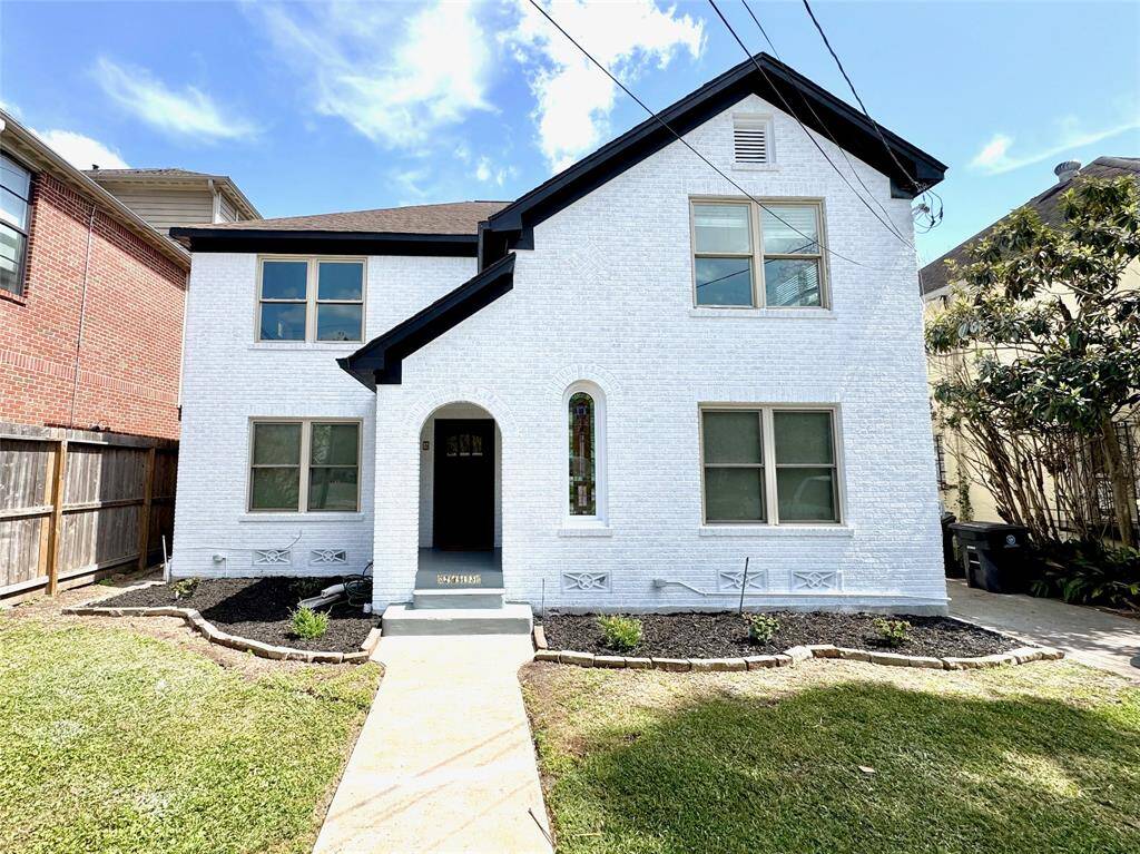 Extensively renovated duplex in the heart of Hyde Park, blocks from the River Oaks Shopping Center to the North, and all the retail offerings on Westheimer to the South. One block from highly acclaimed Lanier Middle School and 0.6 miles from Baker Montessori School.