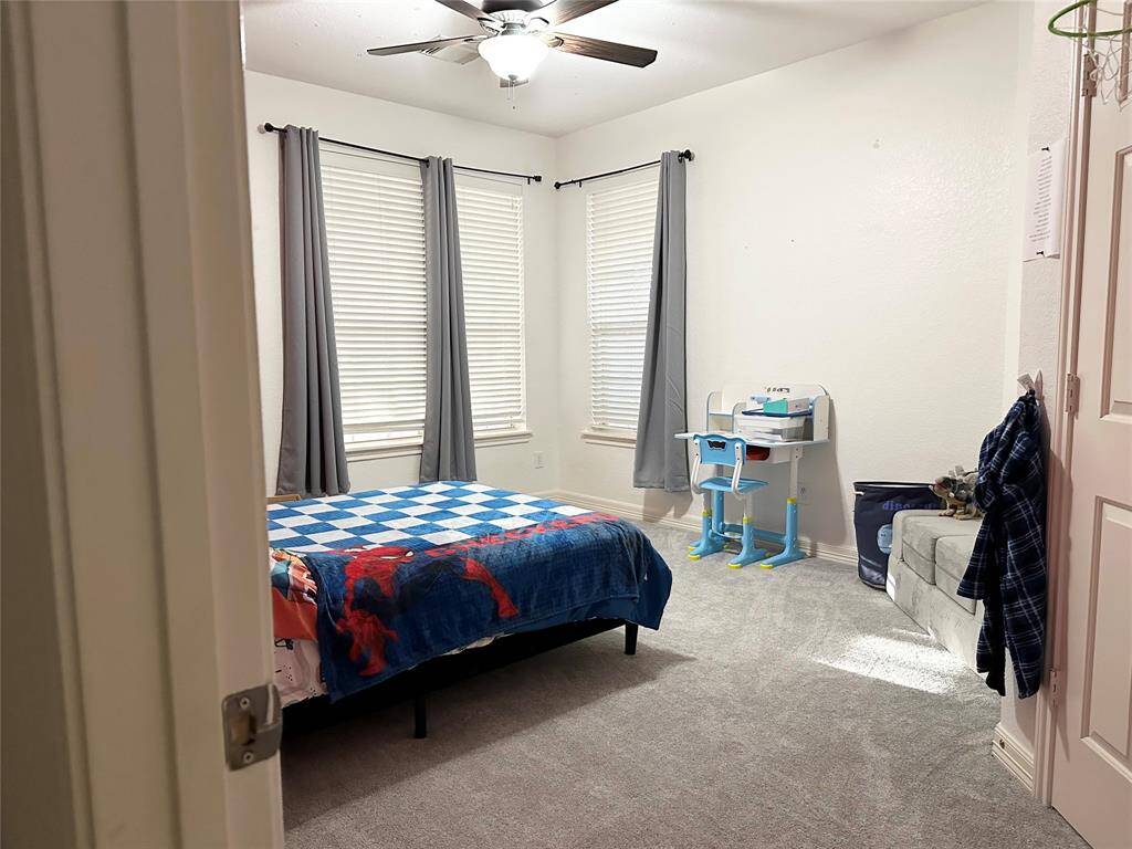 Large secondary bedroom