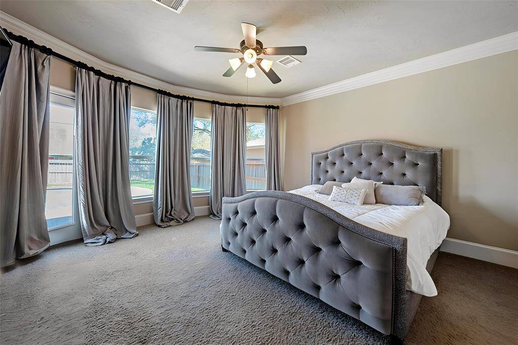 Lighted ceiling fan