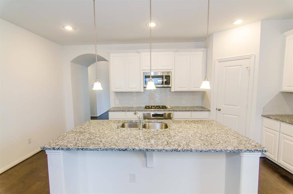 Kitchen overall with island with sink