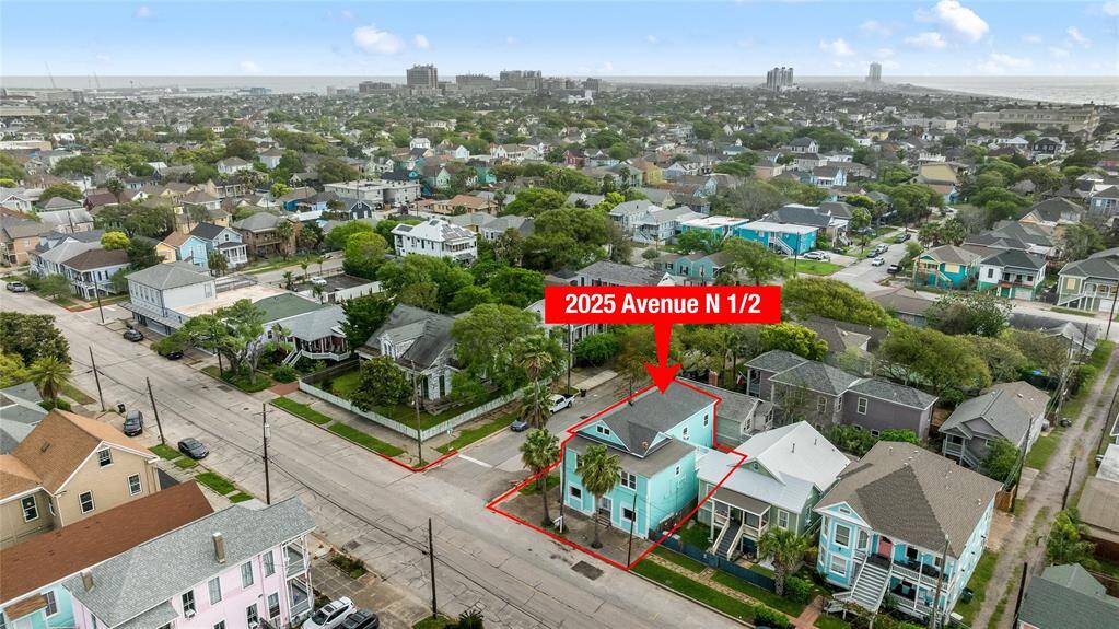 A short drive from places like UTMB Galveston, Texas A&M Galveston, Pleasure Pier, and the historic Strand make this property ideal for investors who are looking to serve the student/working community in Galveston.