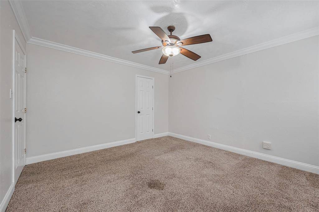 This alternate angle showcases the room’s proportions and design details, emphasizing its adaptability.