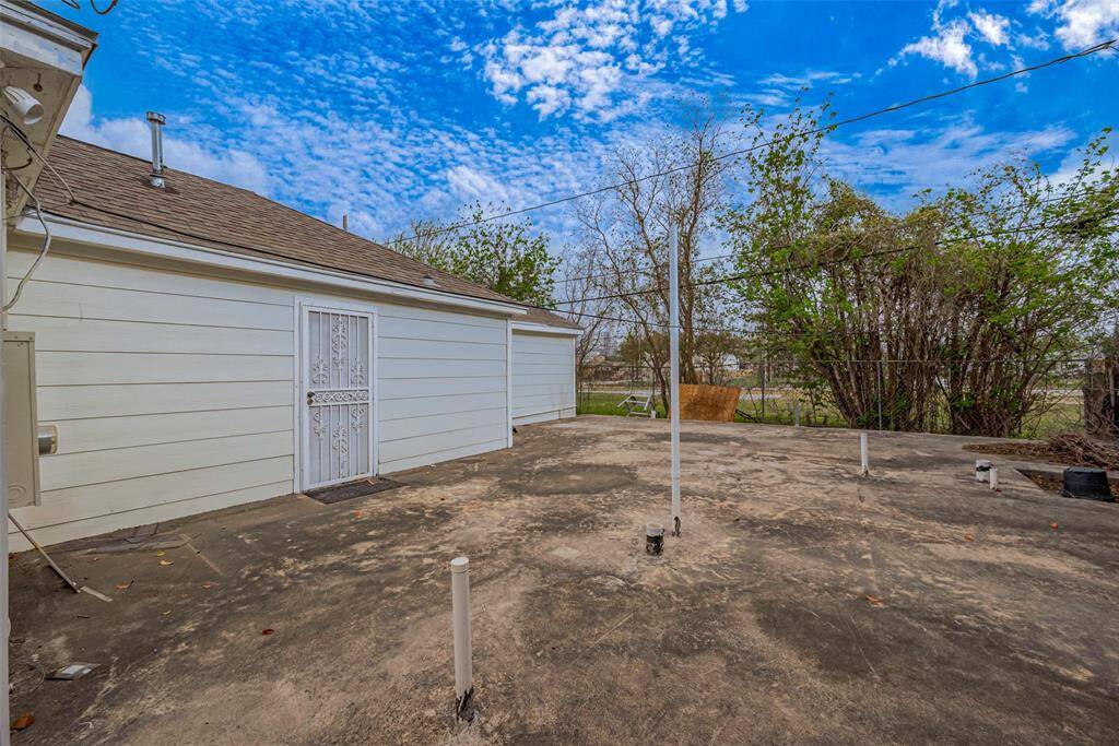 Ready for a two-story addition, this fully plumbed engineered slab presents endless possibilities—whether for a garage, guest suite, or future investment.