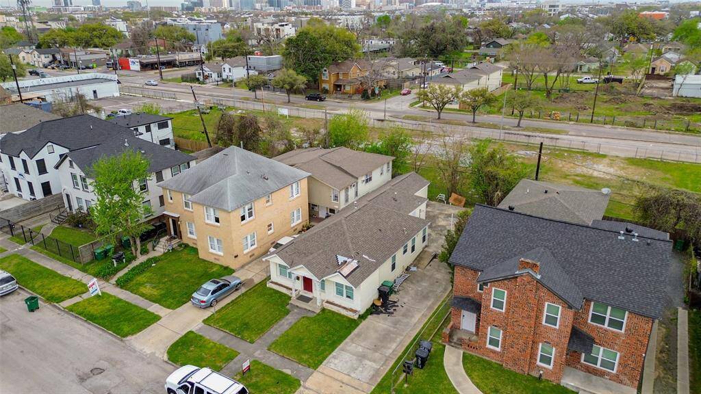 An aerial perspective showcases the home’s placement among neighboring properties, offering a clear sense of the immediate area.