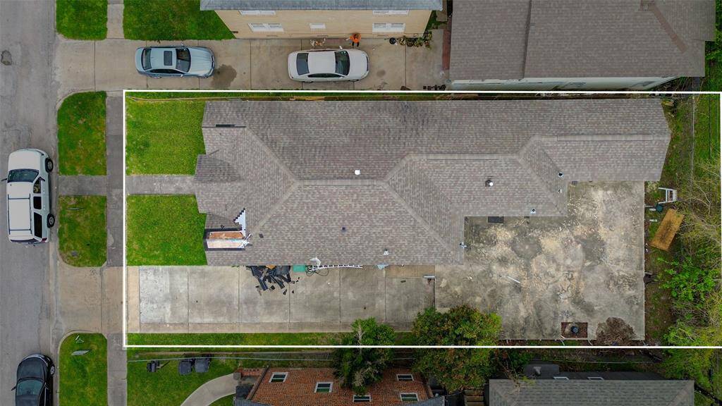 This closer perspective provides a more detailed look at the home’s structure and surrounding space from directly above.