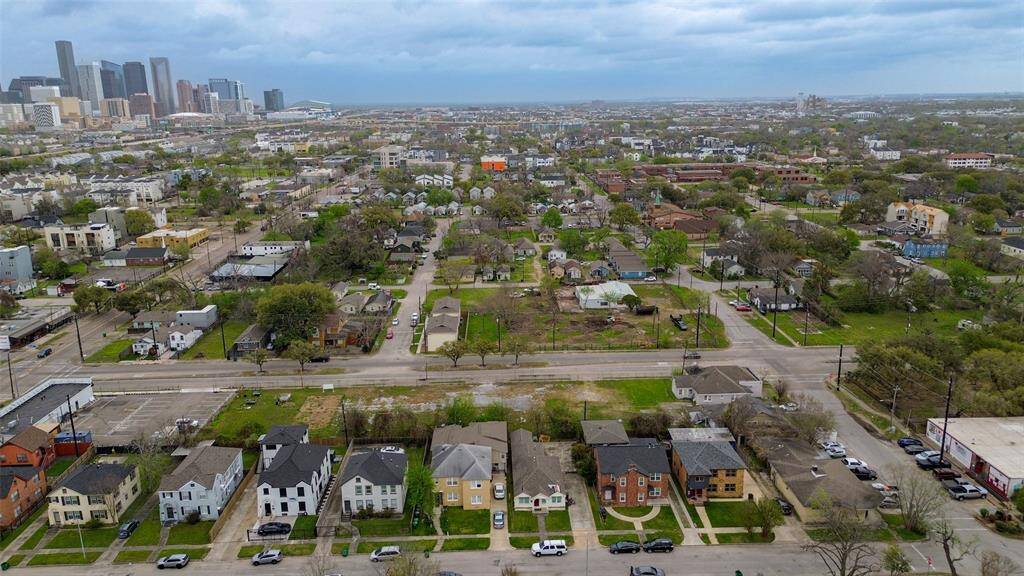 This view highlights the home’s position in the neighborhood while emphasizing its proximity to local amenities.