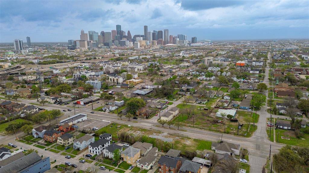 A sweeping shot from above showcases the home’s location in a thriving community, with the city skyline visible in the distance.