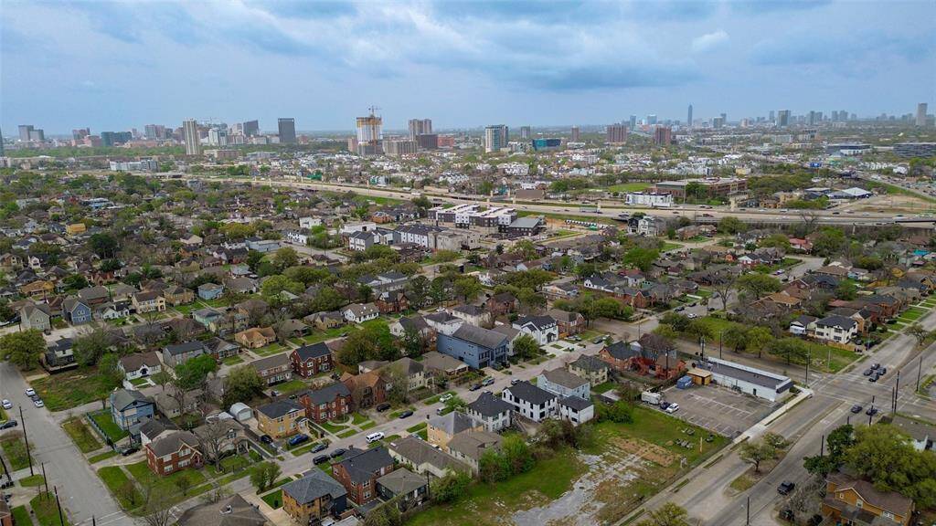 The home’s location is showcased in a broader context, emphasizing its accessibility and connection to the vibrant community.