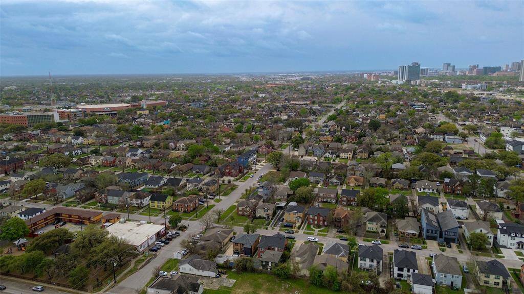 This high-altitude view captures the property within the broader landscape, showcasing its prime location amid a well-connected neighborhood with easy access to city conveniences.