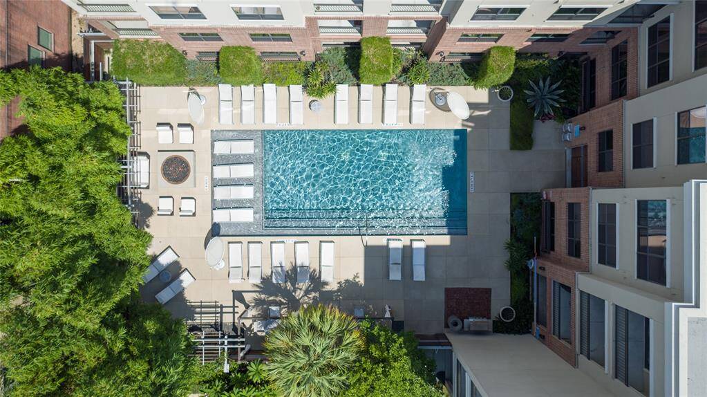 Overview of the infinity pool in building 4 with tanning ledge. It is very peaceful!