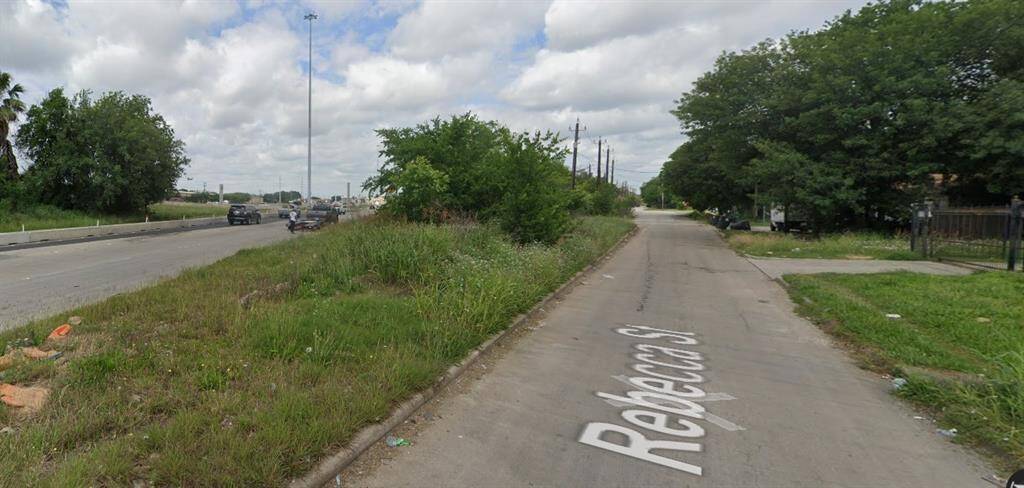 Proximity to 610 Service Road with Access to 288