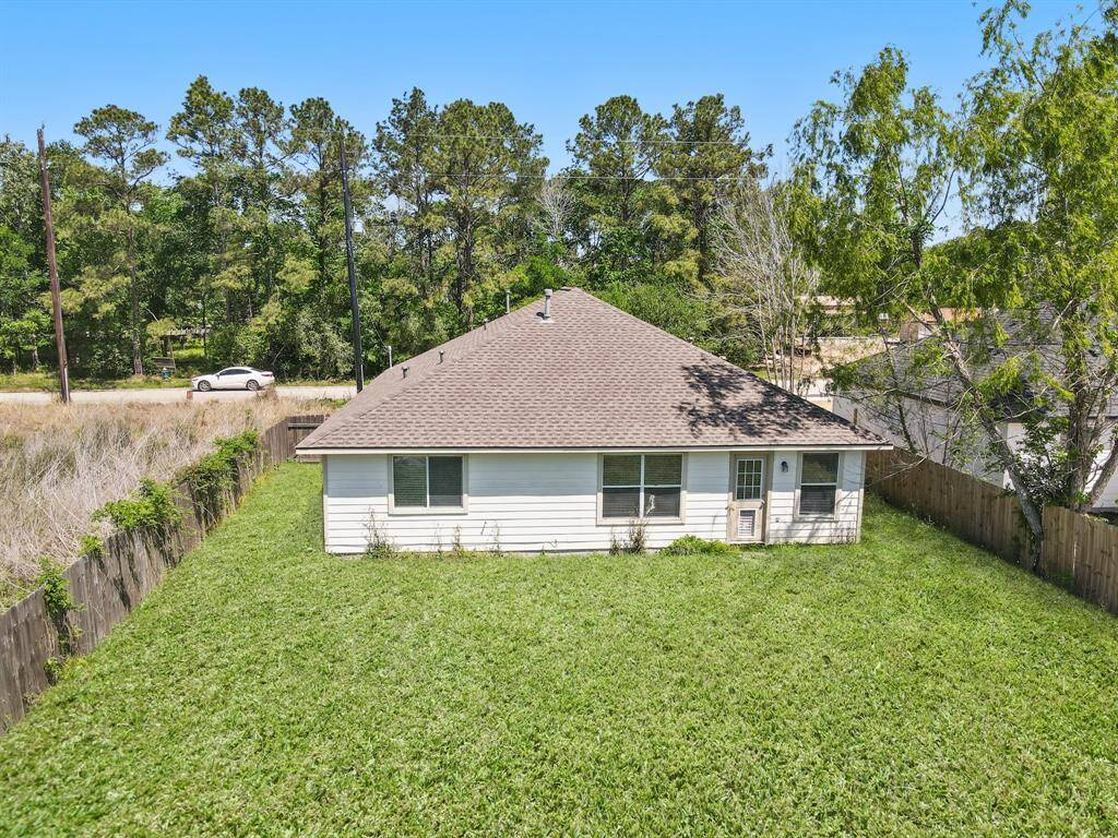 Cozy single-story home with a spacious fenced backyard, perfect for outdoor activities. The property has no back neighbors a sense of privacy and a natural setting.