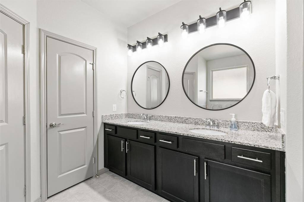 Primary bath has duel sinks and upgraded mirrors and lighting.