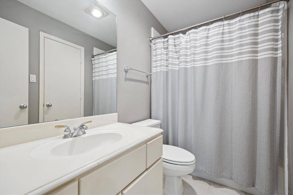 Third floor full en-suite bathroom with a shower/tub combo, and a walk-in closet to the right.