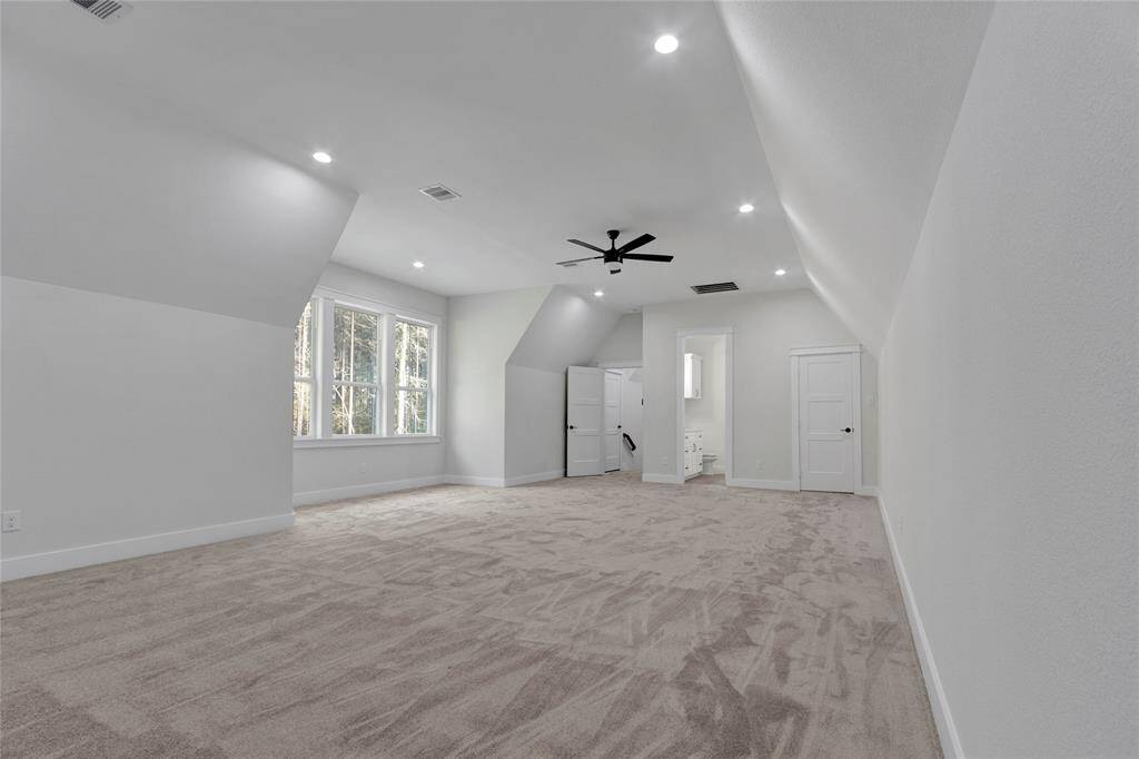Game room/5th bedroom with its own full bath and closet.