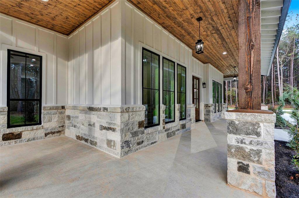 Huge 3 car garage!