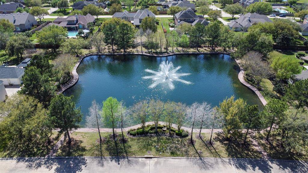 Love the entrance to this section of Lakes of Fairhaven!
