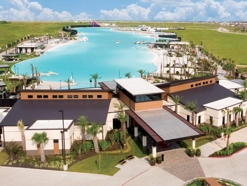 3,000 sqft clubhouse with business