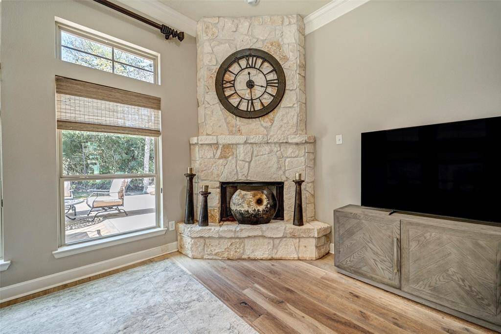 Floor to ceiling stone gas fireplace