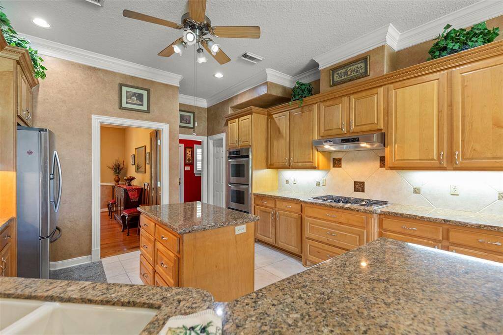 Large kitchen with plenty of counter space