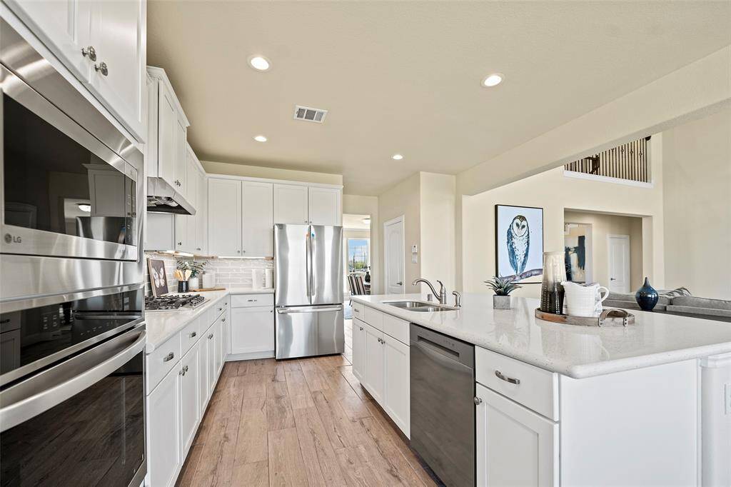 Spacious Island Kitchen