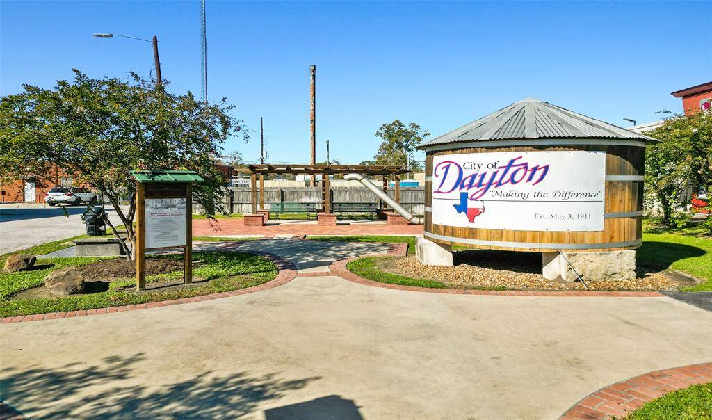 Daniel Park has baseball/softball fields, covered pavilion, picnic tables and walking trails.