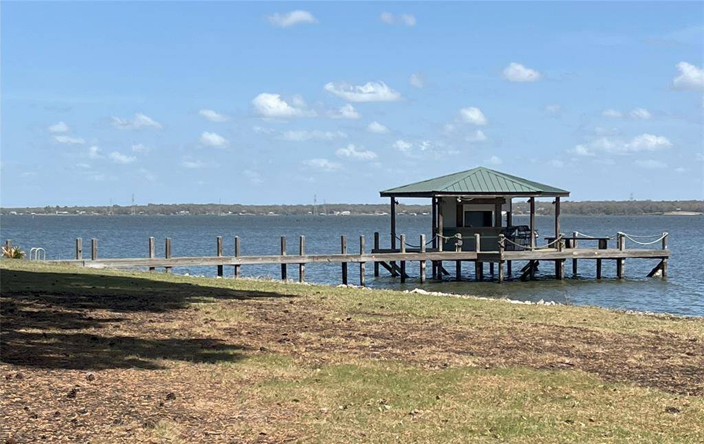 70 ft Walkway with Tiki Bar Pier on Main Lake