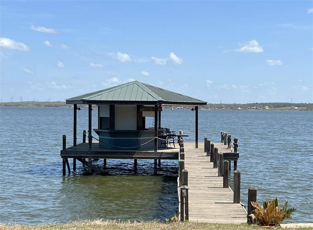 30 x 30 Pier with Tiki Bar on Main Lake