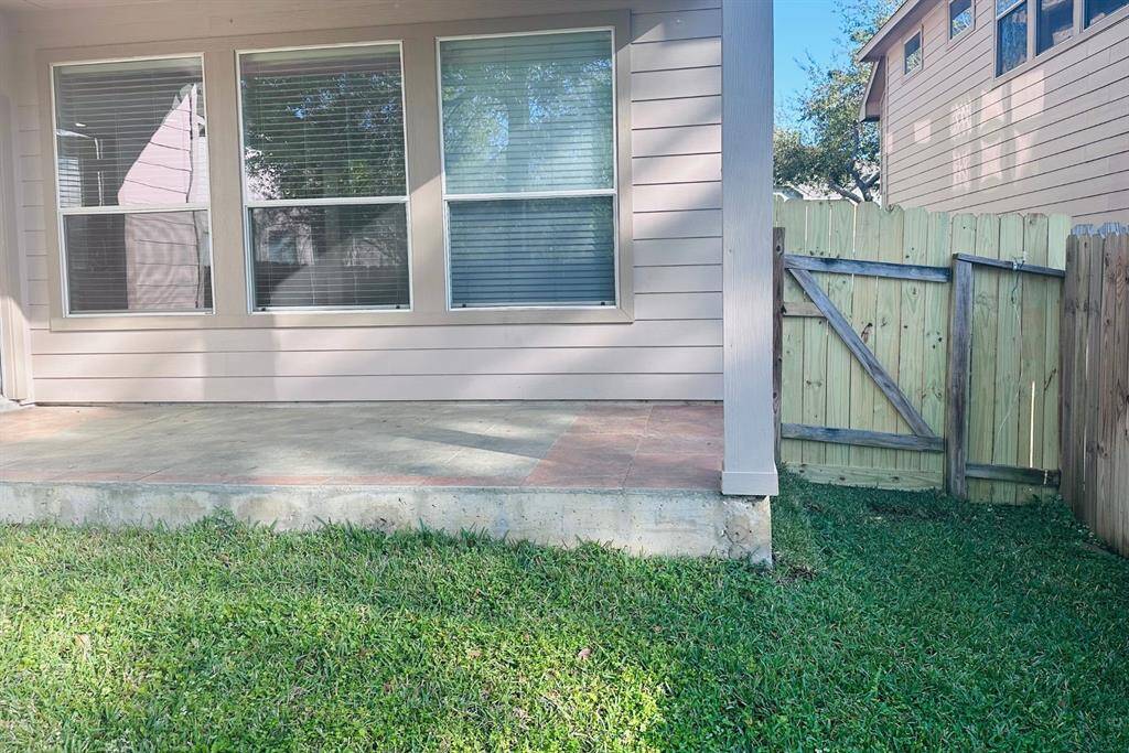 Brand new gate on the back.  Yard has sprinklers