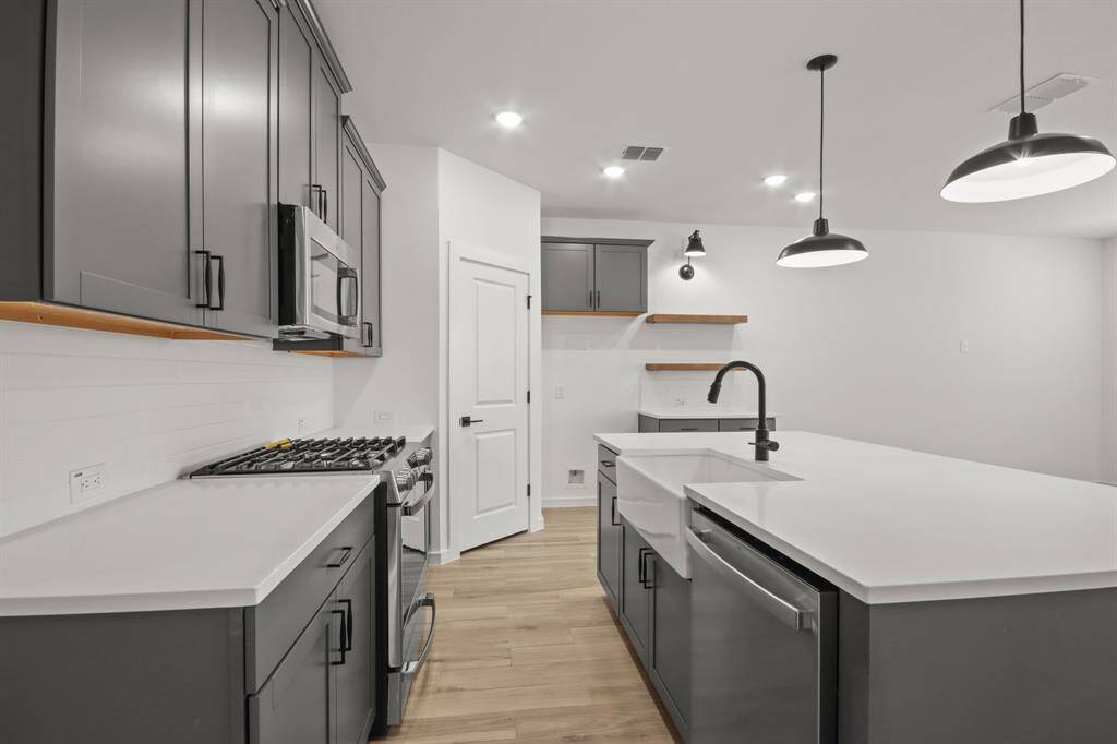 Decorative floating shelves in the kitchren