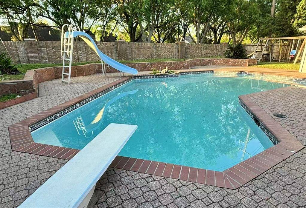 Private sparking pool with raised spa