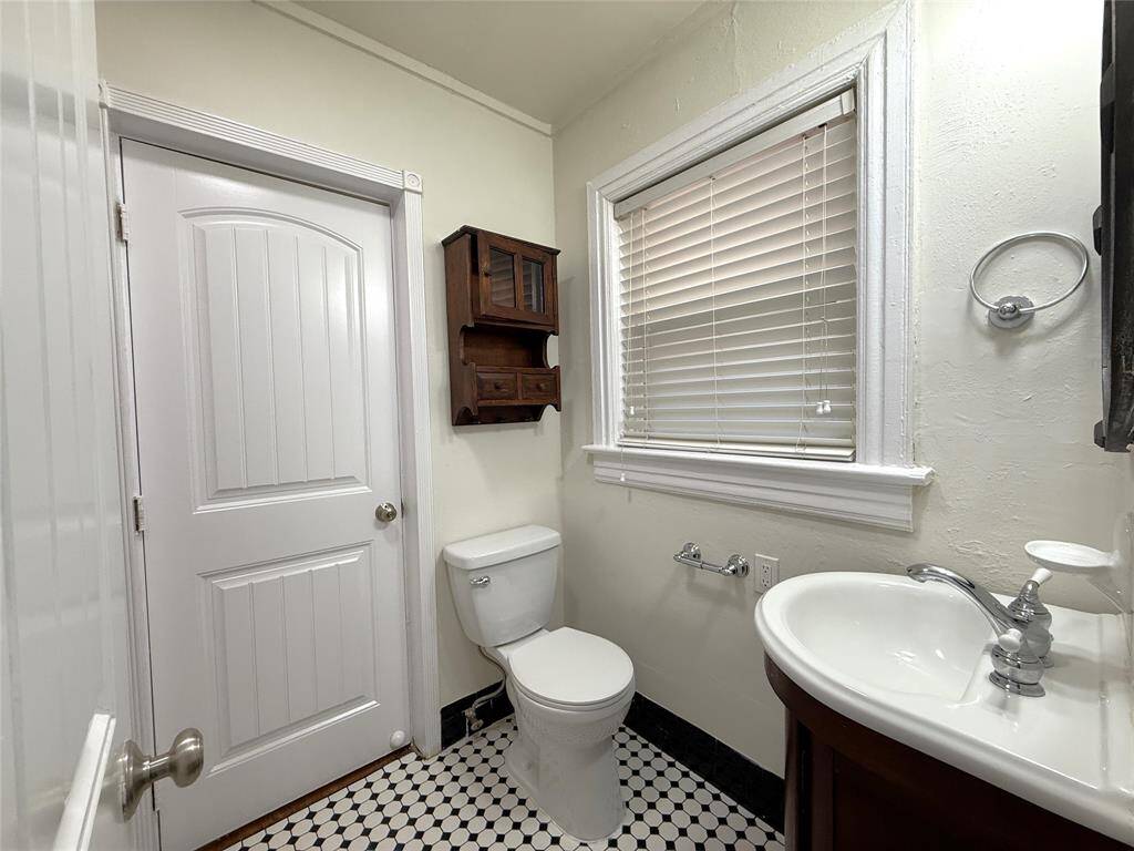 A window brings natural light into the bathroom.