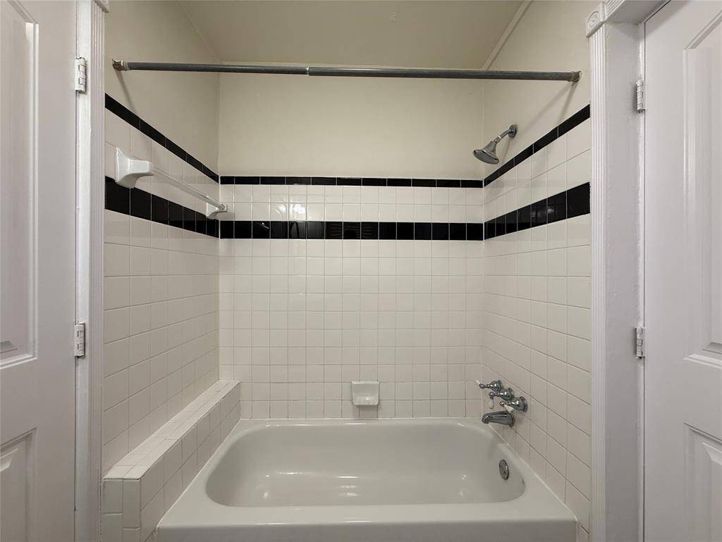 Tub/shower combo.