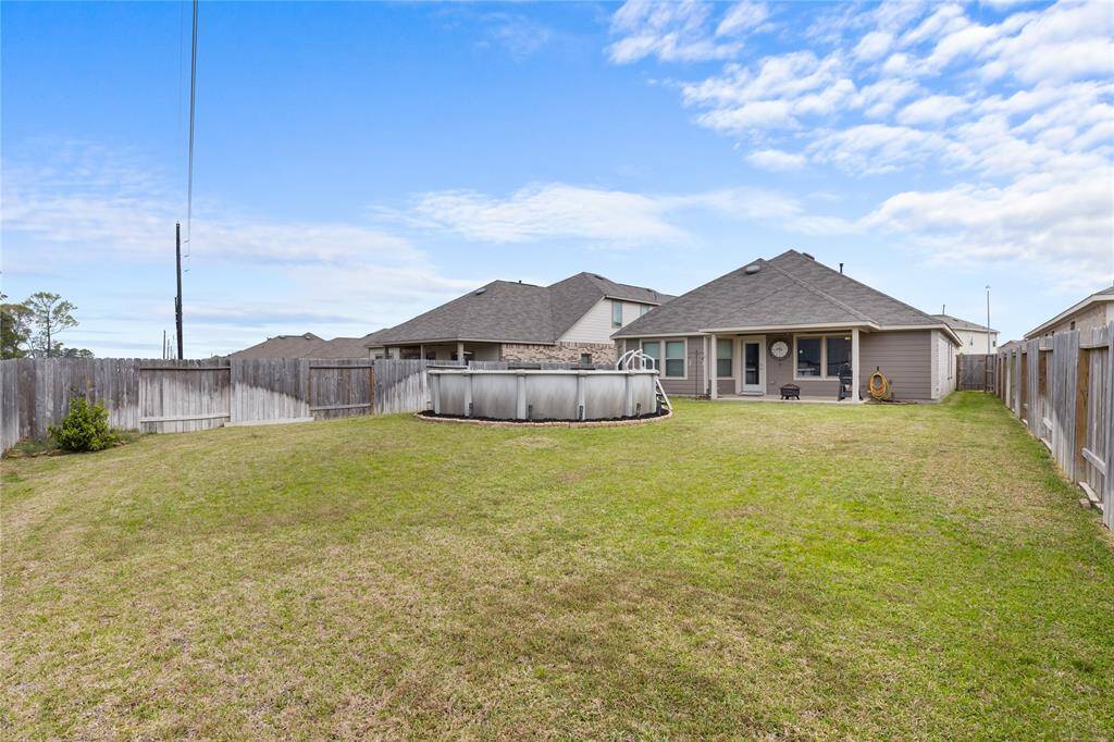 One of the larger lots in the neighborhood, still plenty of room to play; just along the back fence, you'll find green space (not shown in picture)
