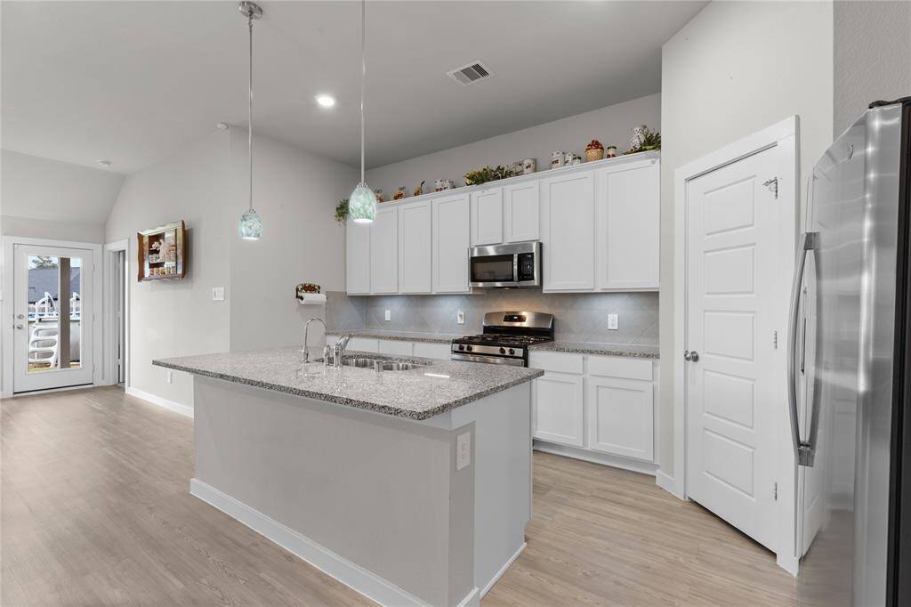 Granite countertops, undermount sink, undermount cabinet lighting