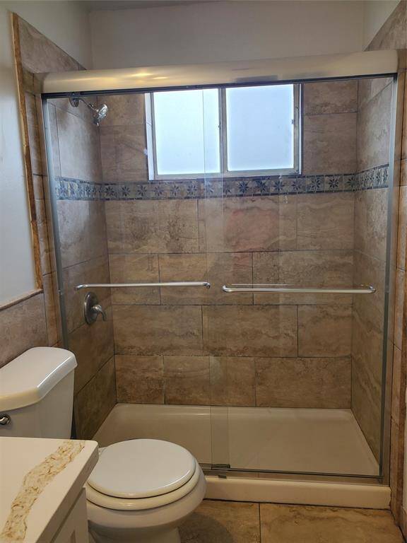 Hall bathroom with new shower door