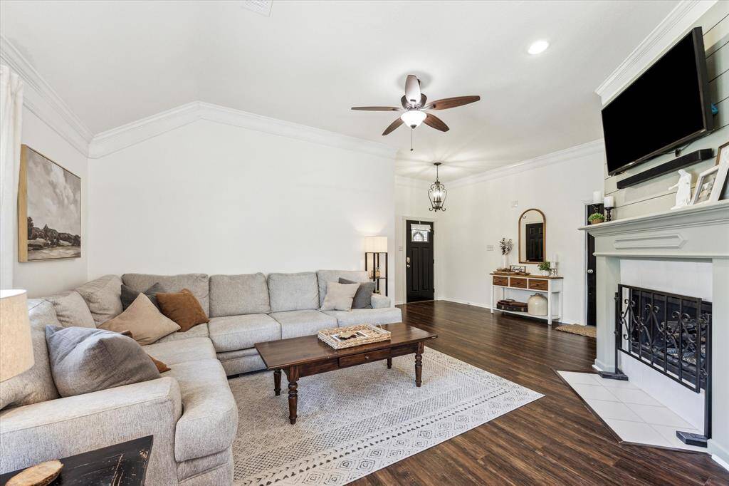 Vaulted Ceilings in Living Room