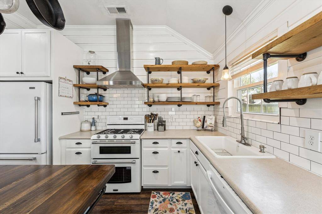 Beautifully Updated Modern Kitchen