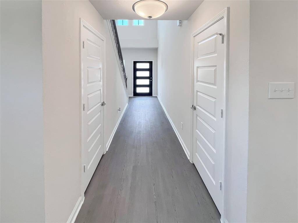The Robin II- Foyer.