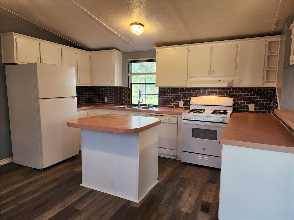 Plenty of storage and counter space!