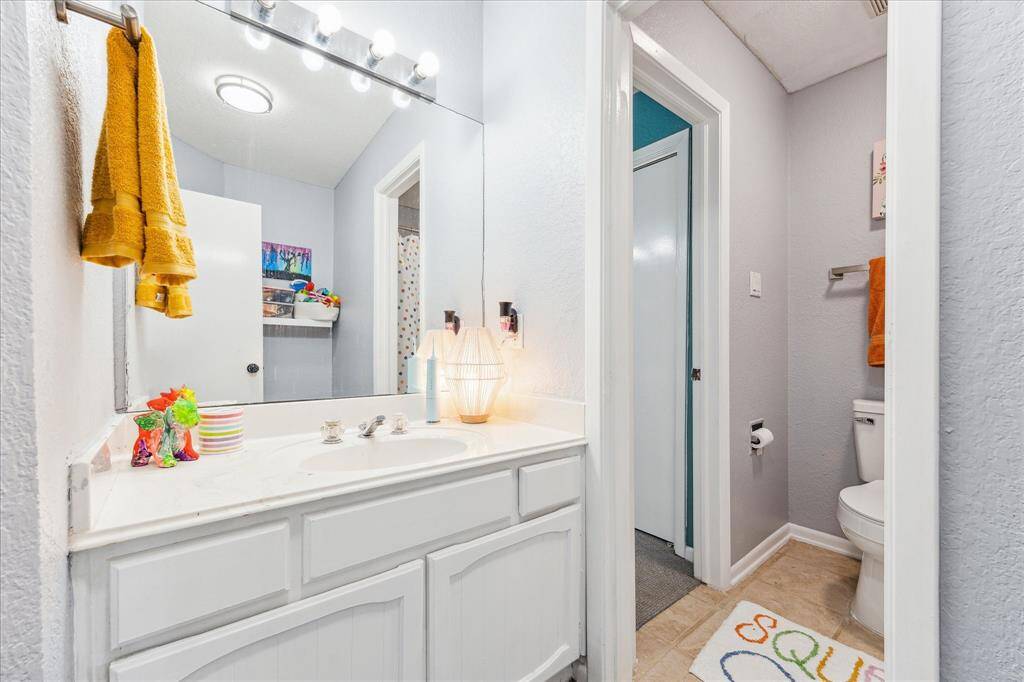Upstairs hall bath