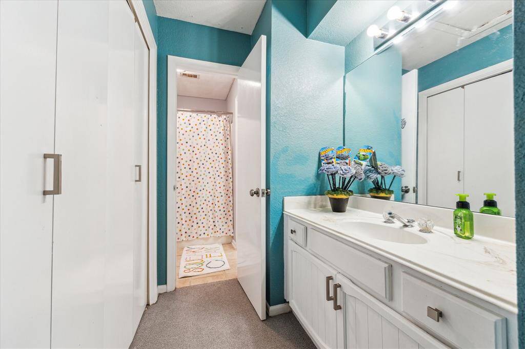 Tub/shower separate from vanity area