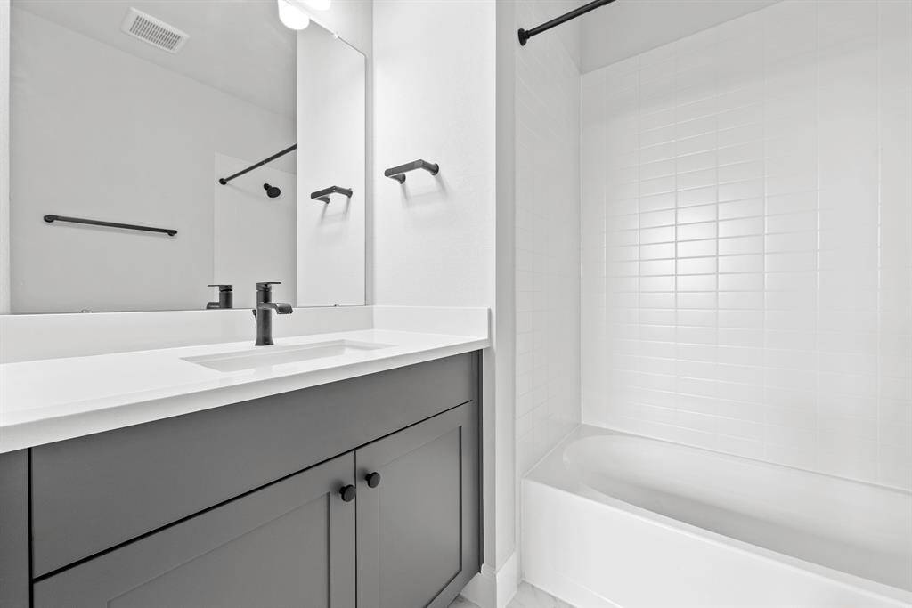 *** This is only a representative photo. Please check with builder for actual selections.***