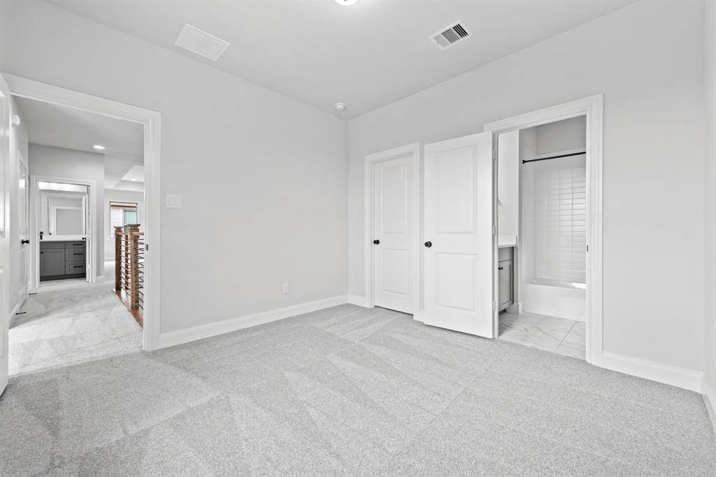 *** This is only a representative photo. Please check with builder for actual selections.***