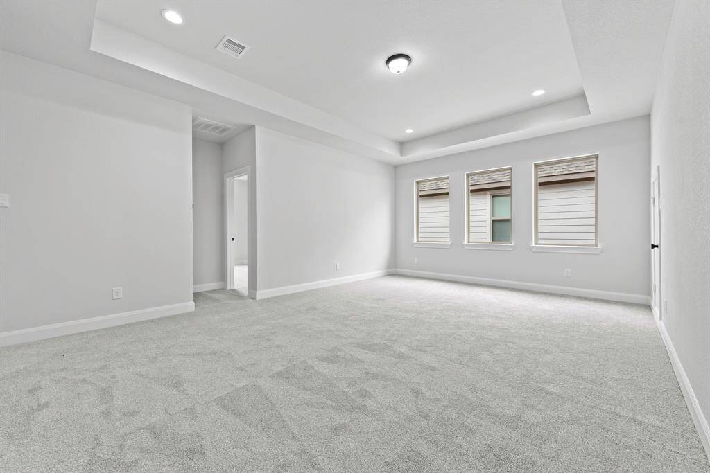 *** This is only a representative photo. Please check with builder for actual selections.***