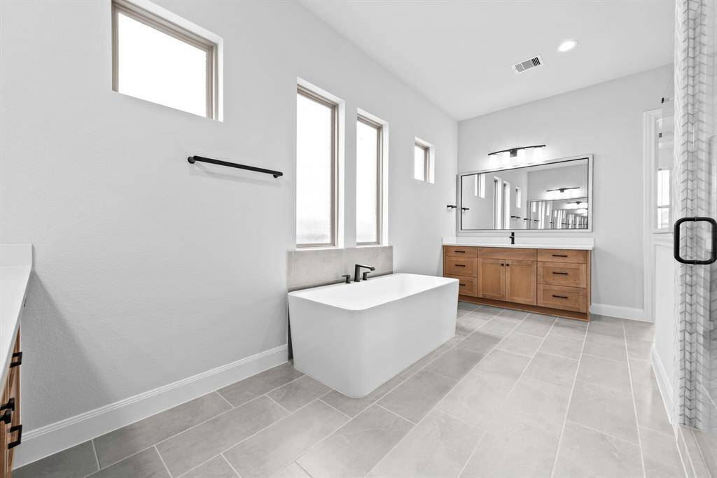 *** This is only a representative photo. Please check with builder for actual selections.***