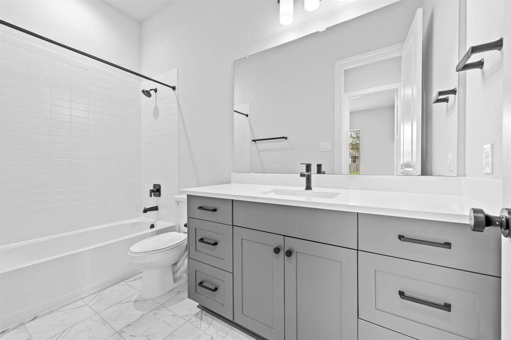 *** This is only a representative photo. Please check with builder for actual selections.***