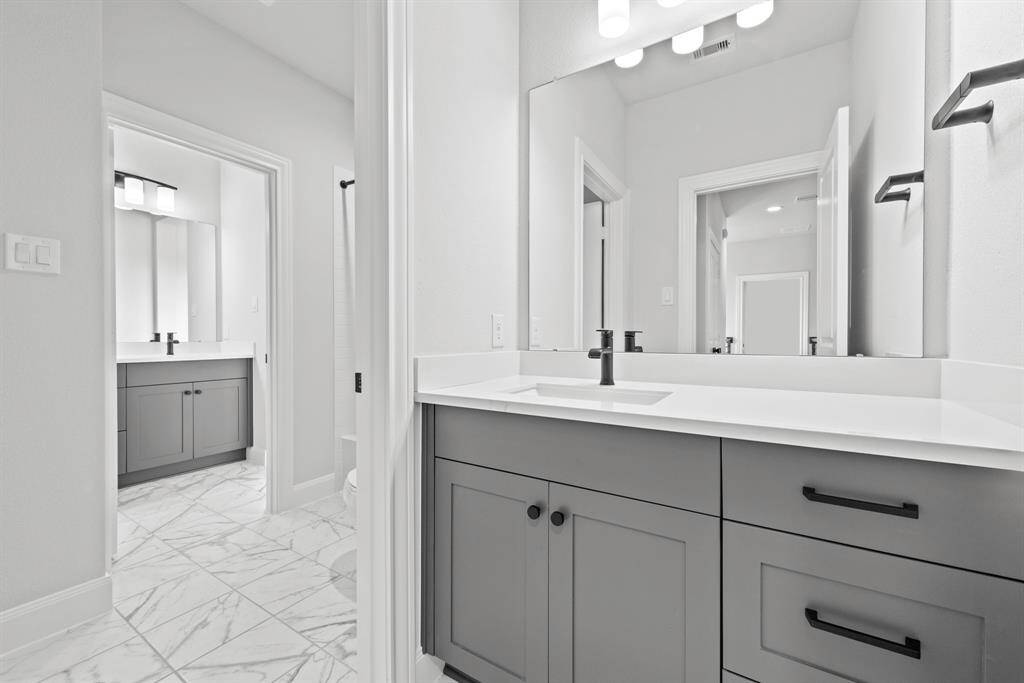 *** This is only a representative photo. Please check with builder for actual selections.***